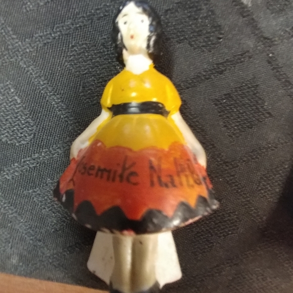 Mexican Women & Man Playing Guitar Figurines - Picture 5 of 5